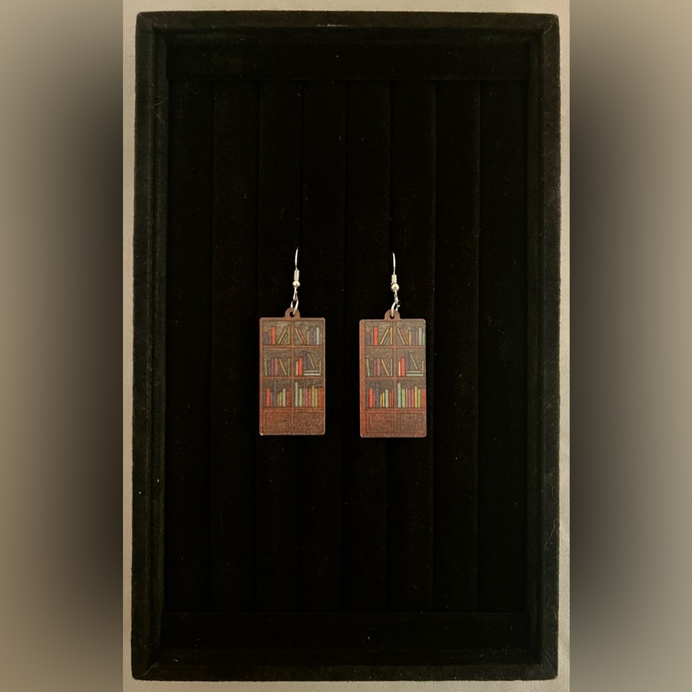 NEW Wood Bookshelf Teacher Earrings - Picture 2 of 2